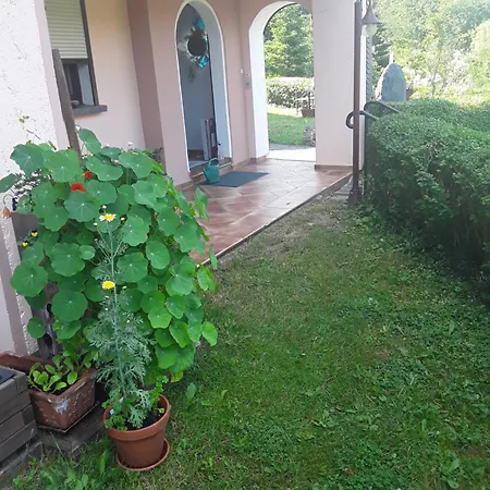 Kleines Haus Am Wald Проживание в семье